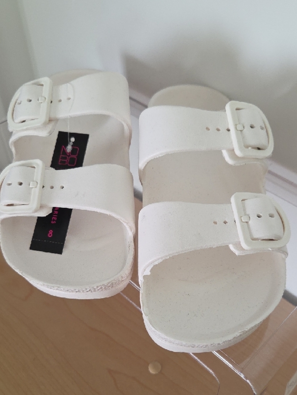 No Boundaries NWT White Double-Buckle Slide Sandals Size 8 - Picture 2 of 4